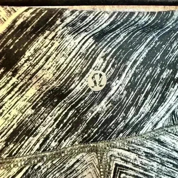 Lululemon White & Black Wunder Under Crop II - Size 4 - Picture 3 of 4